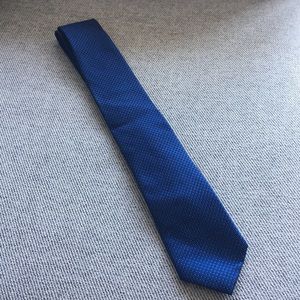 $75 CALVIN KLEIN (New) 100% silk tie